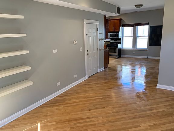 4th image of 1338 W Greenleaf Ave APT 3E