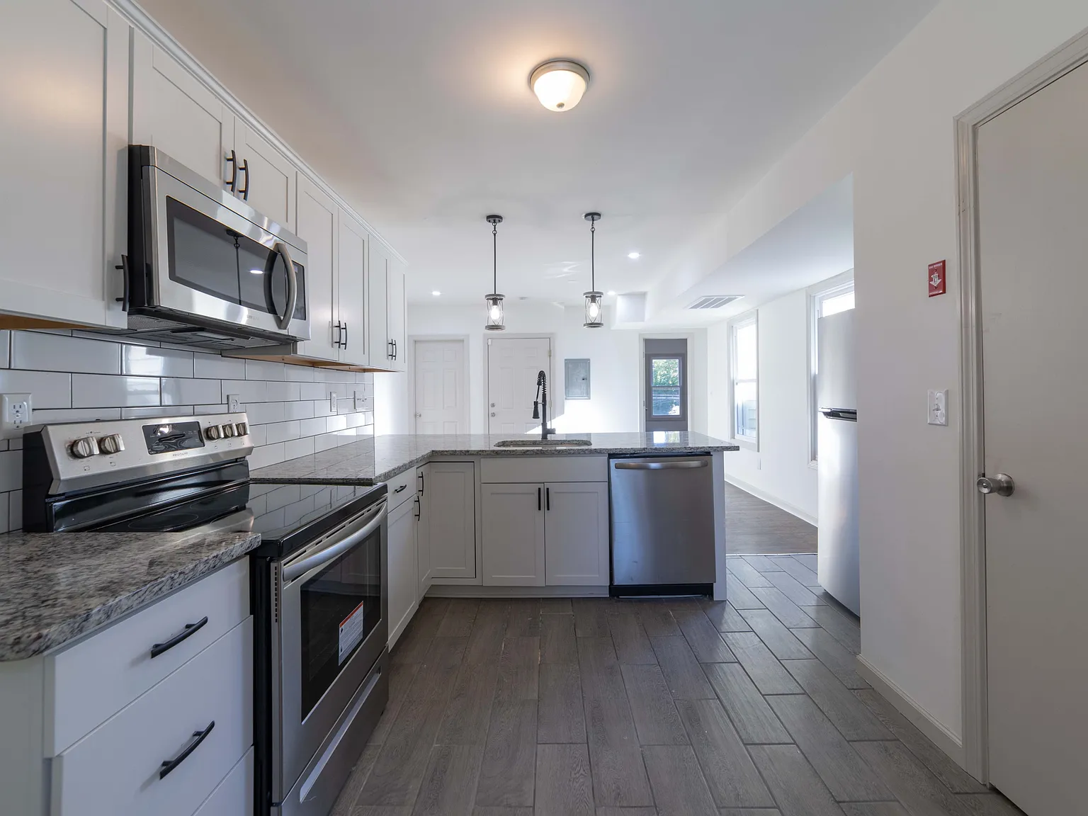 84 Sheffield Avenue - 2 — Photo 4