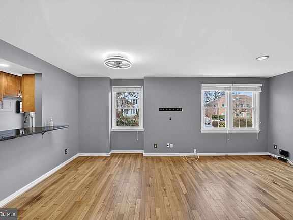 4th image of 2248 Washington Ave APT 101