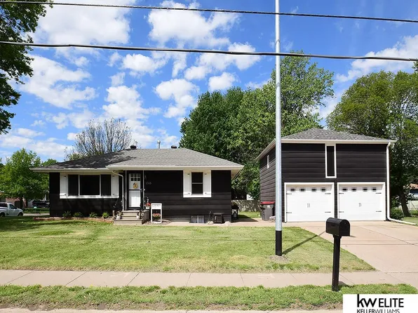 3745 S 56th St, Lincoln, NE 68506