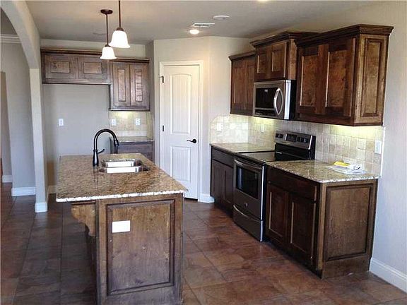4th image of 2700 SW Warberry Ave