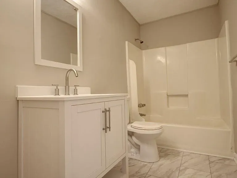 925 Westland Dr — Photo 4