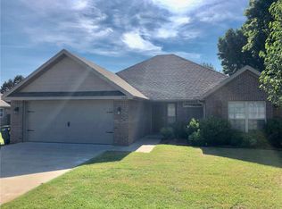 1660 Hazeltine Dr, Fayetteville, AR 72704