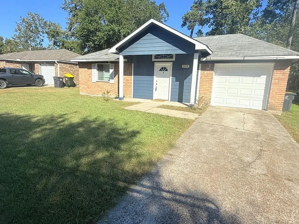 4 bed, 2.0 bath, 1780 sqft, $1,775 — Photo 1