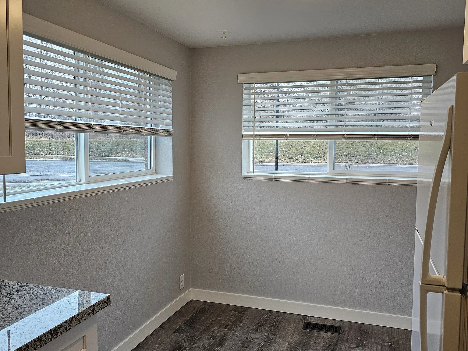 813 North Riverside Drive - C — Photo 4