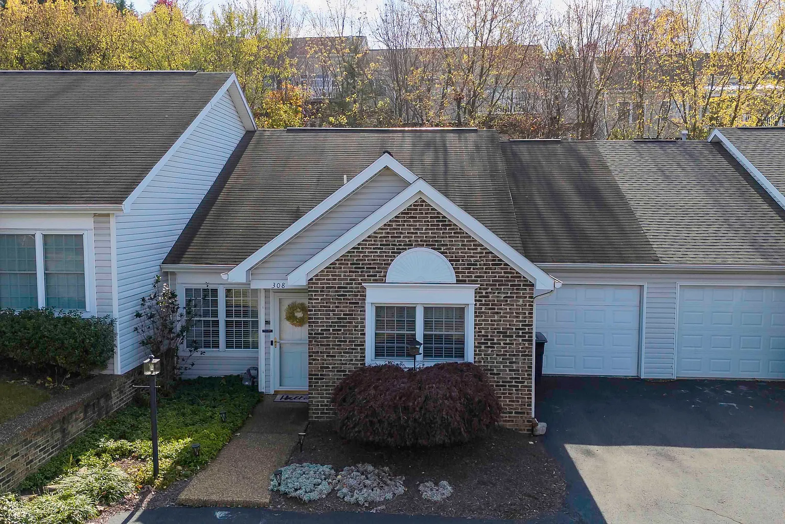308 Emerald Dr photo 1
