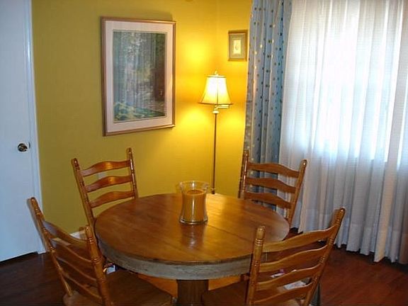 4th image of 1133 Oakview Dr SE