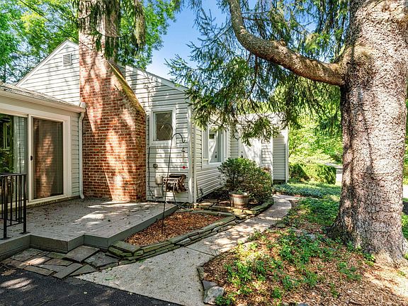 5th image of 135 Orchard Dr