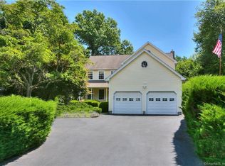 957 Fairfield Woods Rd, Fairfield, CT 06432