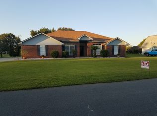 105 Lake Manor Dr, Kingsland, GA 31548