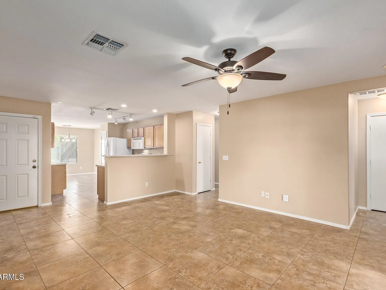 3 bed, 2.0 bath, 1271 sqft, $1,650 — Photo 4
