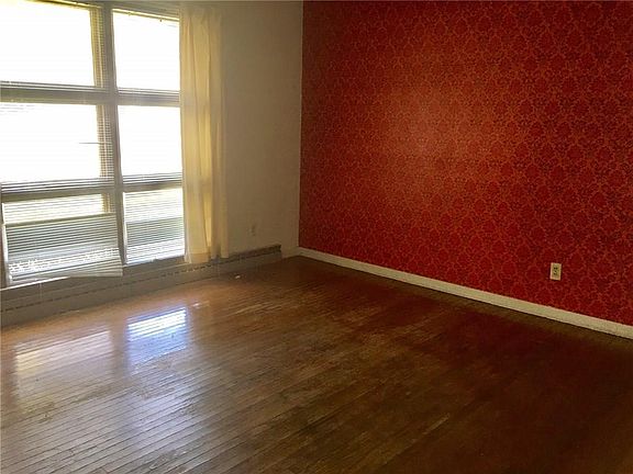 3rd image of 28 Temple St
