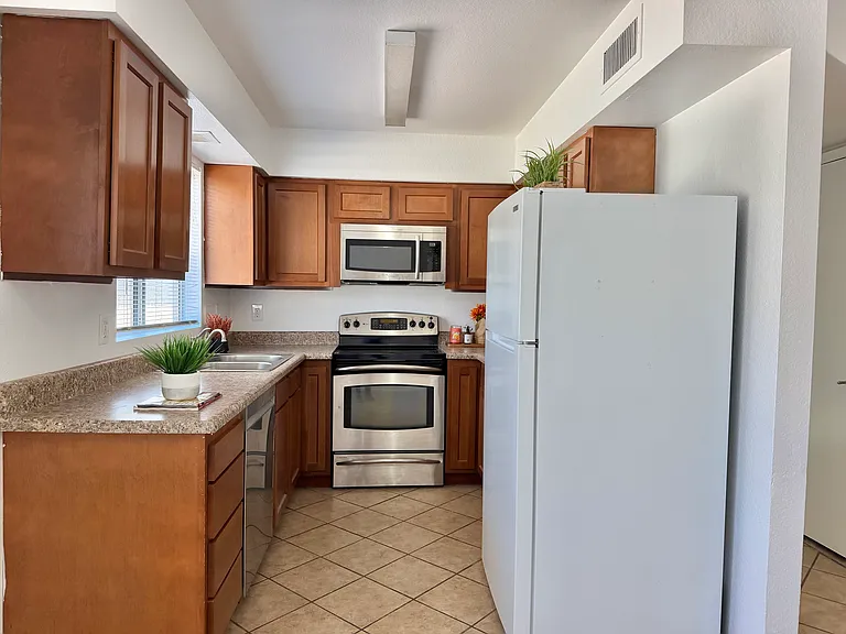 765 N Arrowhead Dr #2 — Photo 9