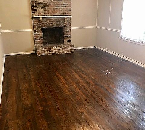 Large living room w/ fp