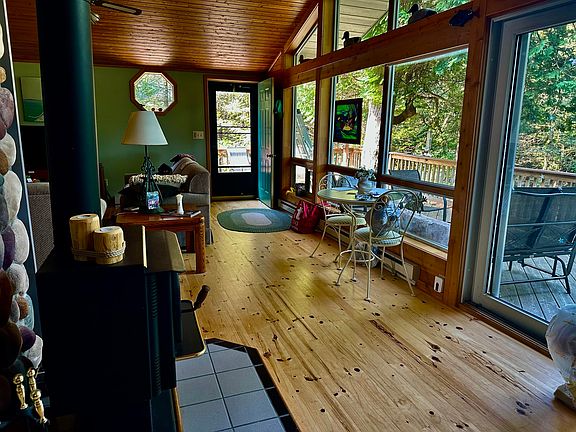 4th image of 1391 S Forest Ln
