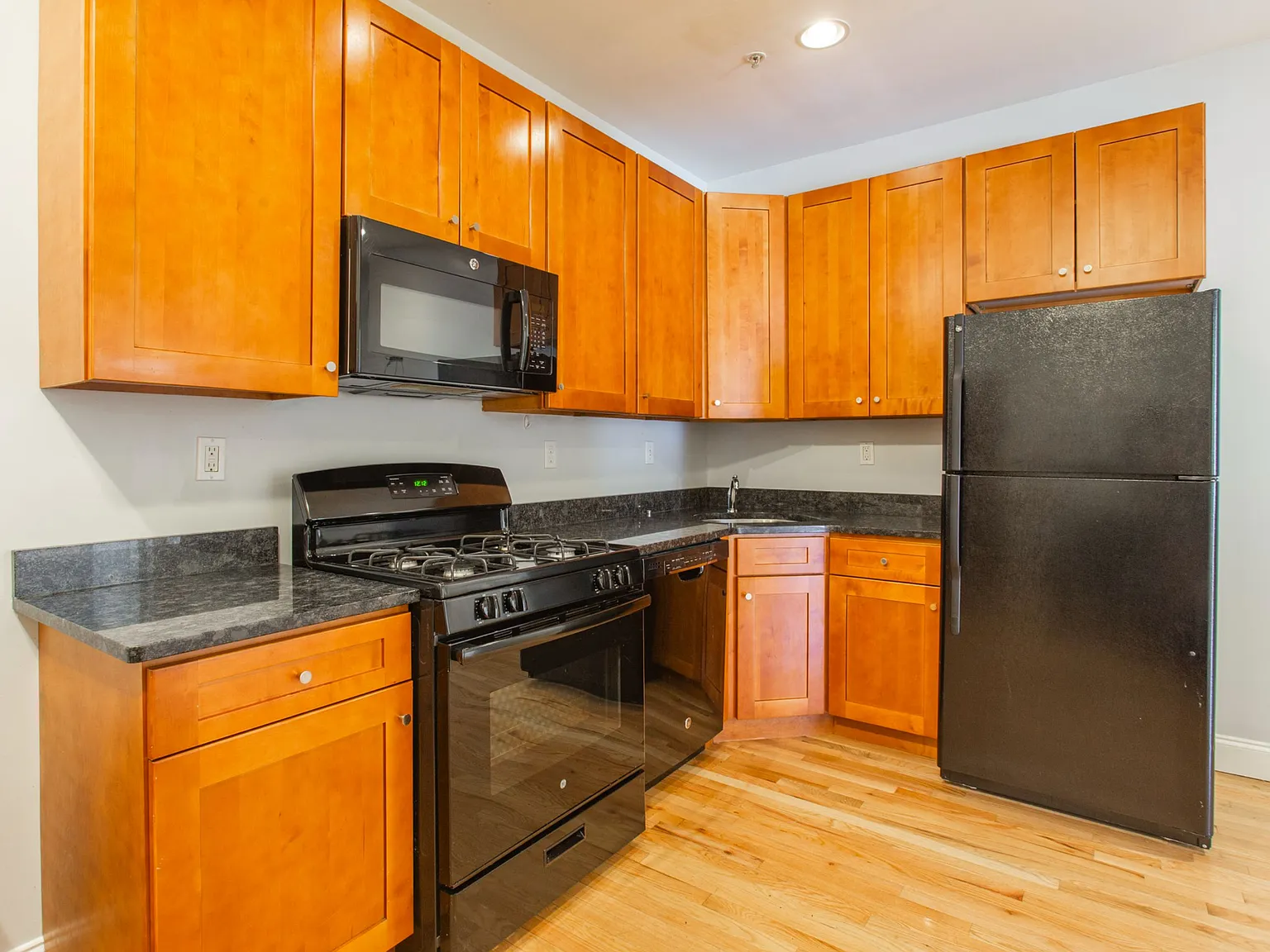 1921 N 18TH ST Unit 1R — Photo 2