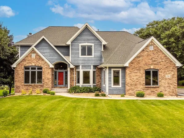 1715 Tallgrass CIRCLE, Waukesha, WI 53188