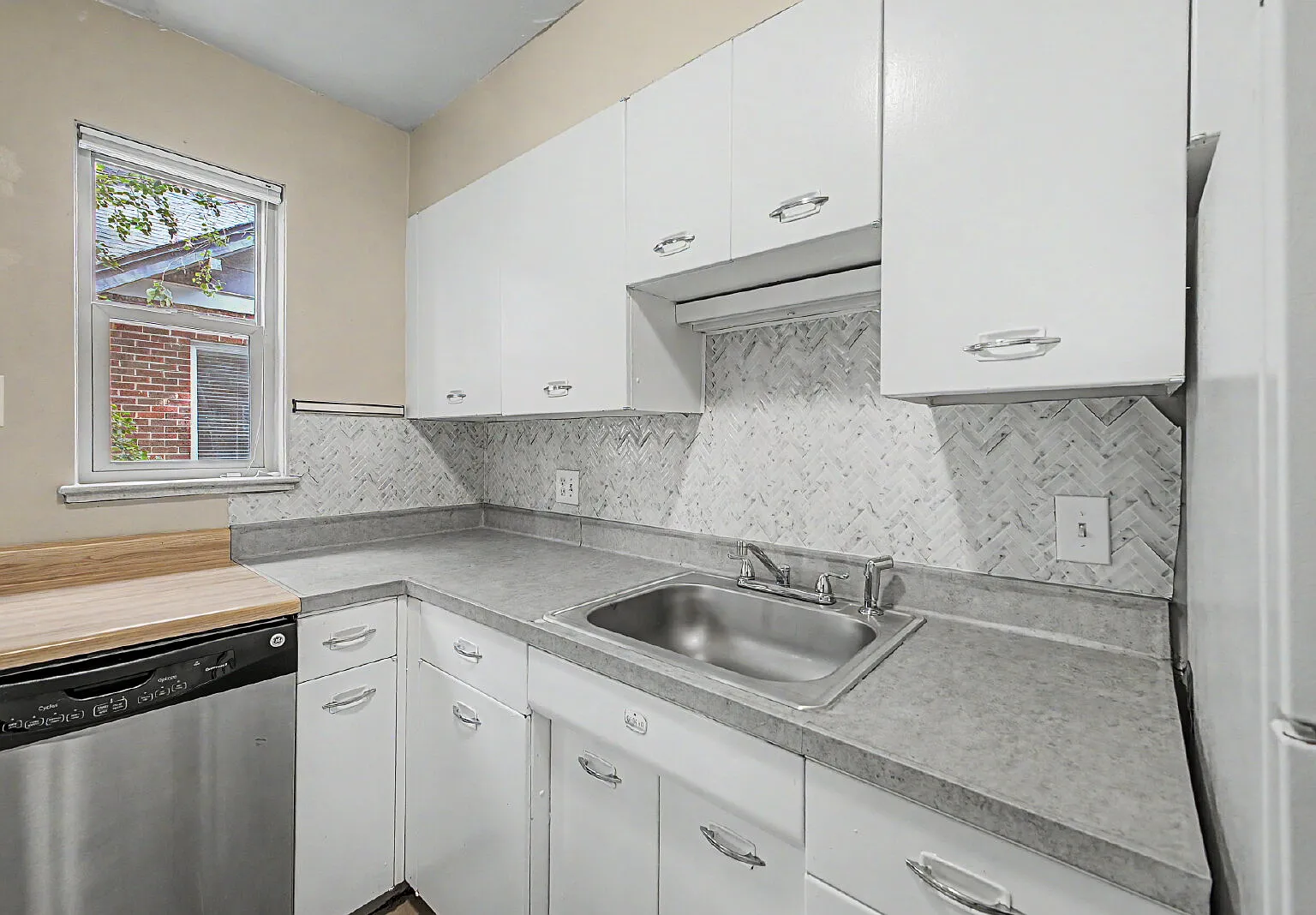 2 bed, 1.0 bath, 1025 sqft, $2,375 — Photo 1