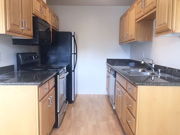 5th image of 20 Shoreline Ct