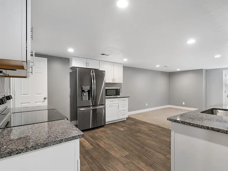 4085 S Olympic Way — Photo 8