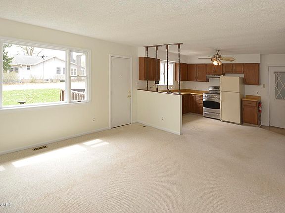 4th image of 34462 1st St