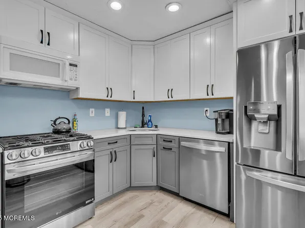 65 Townsend Court #213, Franklin Park, NJ 08823