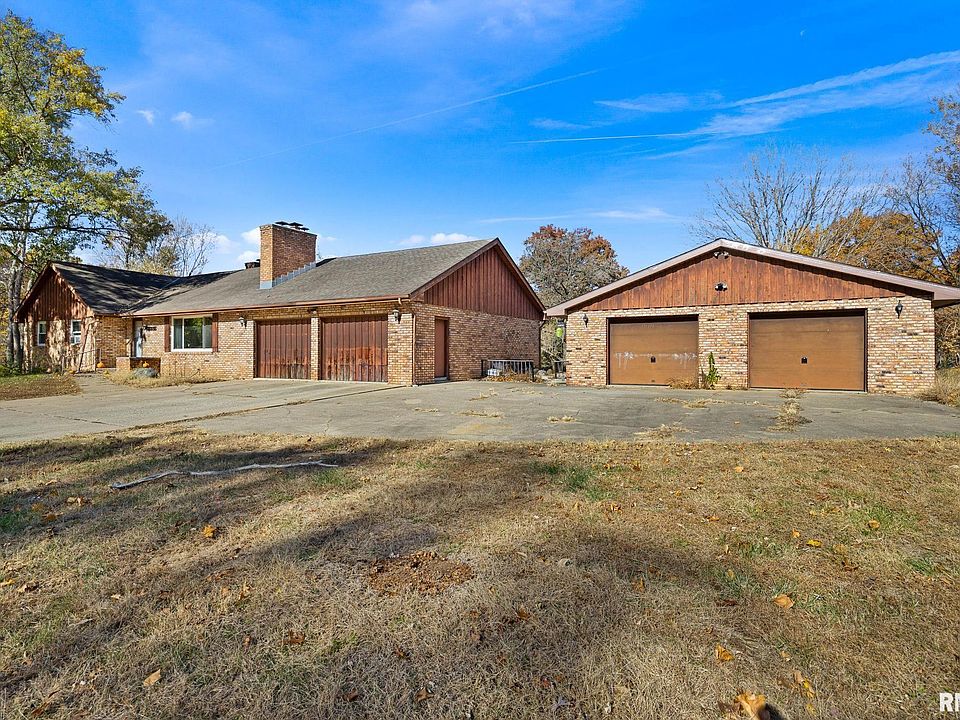 1st image of 228 E Far Hills Dr
