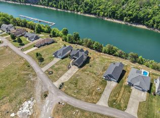 10 W Canterbury Dr, Bronston, KY 42518