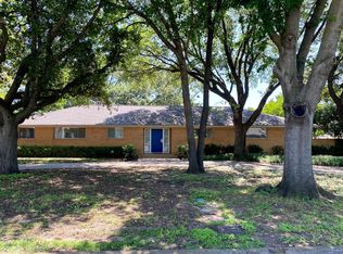 3916 Peter Pan Dr, Dallas, TX 75229