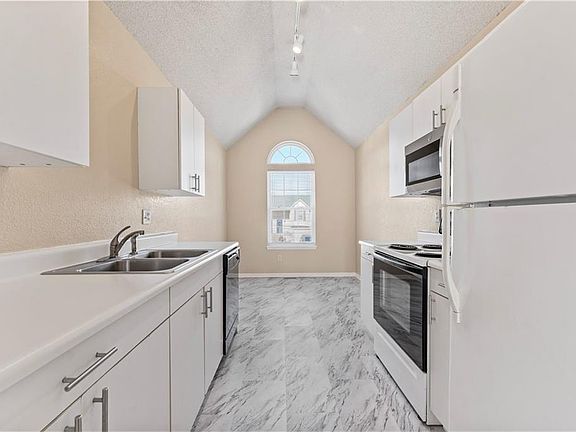 5th image of 18721-18723 E 13th Terrace Ct N