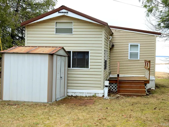 27021 S First Point Landing Rd, Goetzville, MI 49736