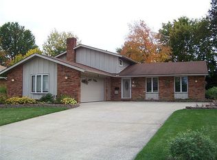 13673 Trenton Trl, Middleburg Heights, OH 44130