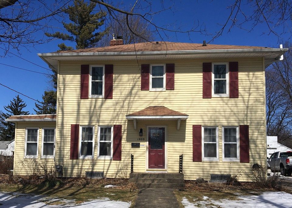 1st image of 1009 Roseland Ave