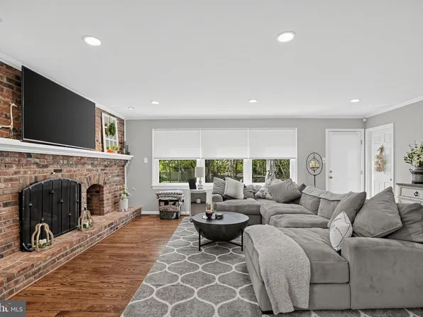 10 Charles Ln, Cherry Hill, NJ 08003