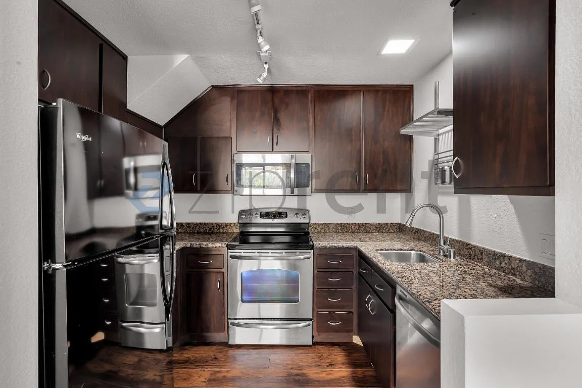 1 bed, 685 sqft, $2,700 — Photo 4