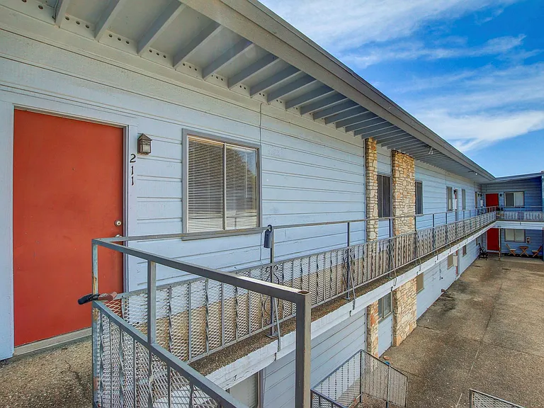 2408 Longview St #211 — Photo 21