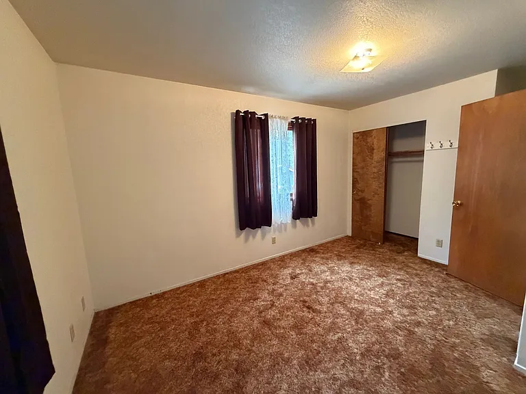 1247 Sierra Blvd — Photo 6