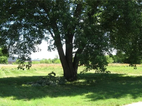 1129 N Cherry St, Ottawa, KS 66067