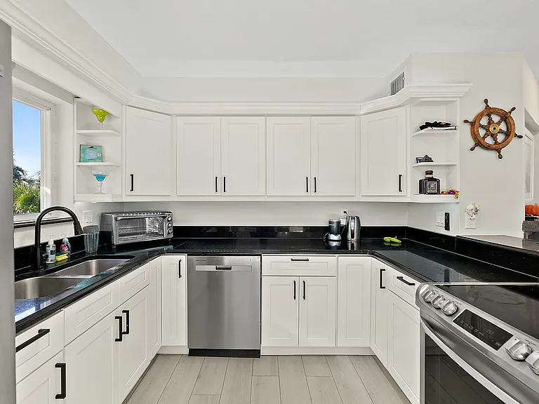 1335 N Central Ave — Photo 43