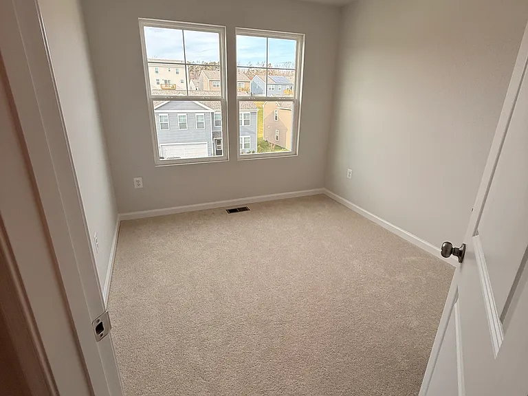 65 Laurin St — Photo 28