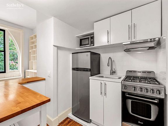 4th image of 128 W 78th St APT 3A