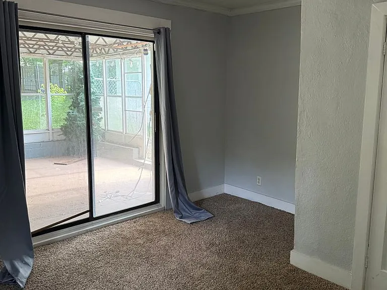 2218 Yancey Ave — Photo 8