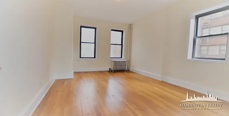 Rented by Manhattan Realty Group | media 9