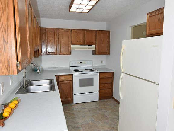 5th image of 15598 Cornell Trl APT B