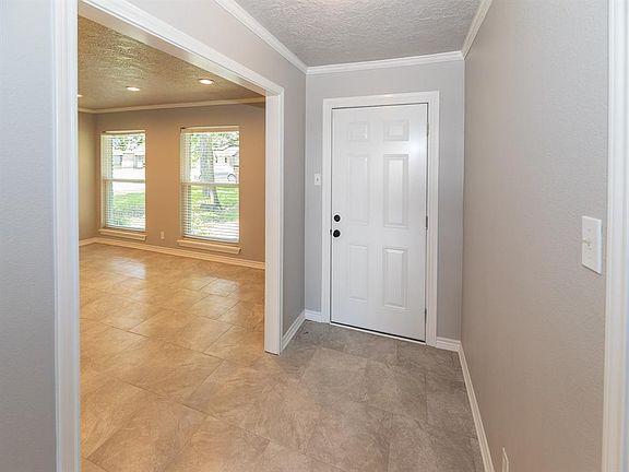 3rd image of 3022 Sherwood Oaks St