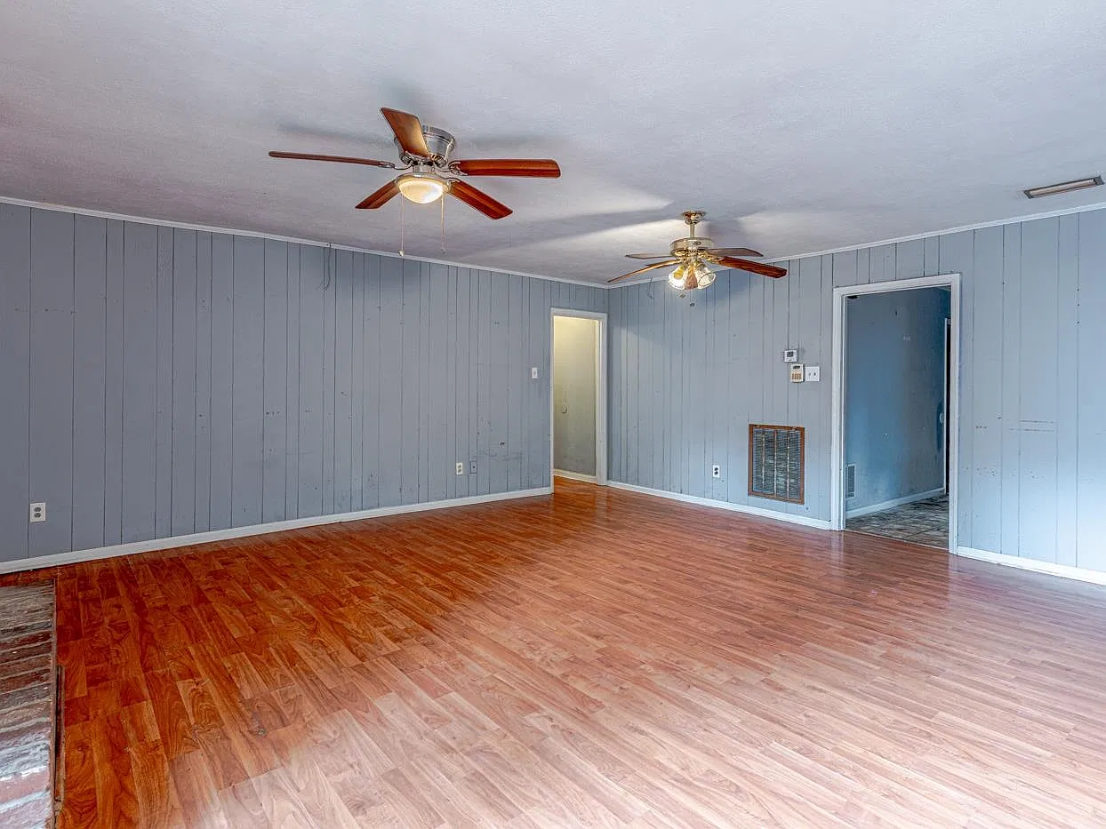3 bed, 2.0 bath, 1980 sqft, $1,695 — Photo 4