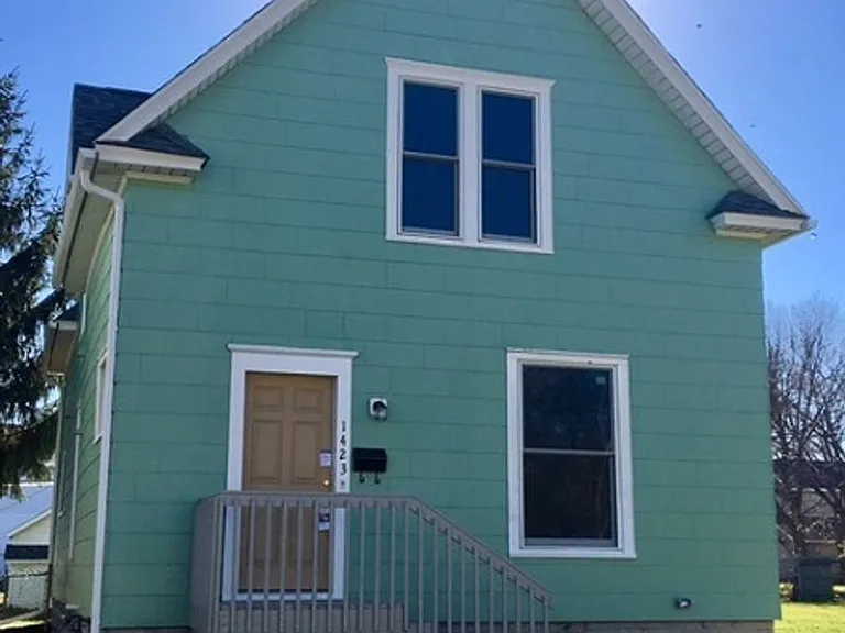 1423 Bever Ave SE — Photo 1