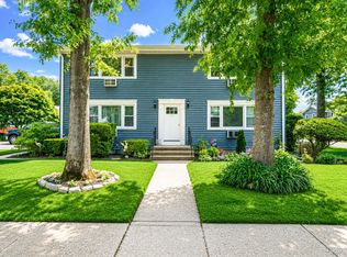 11 Toehee Pl APT 2B, Islip, NY 11751
