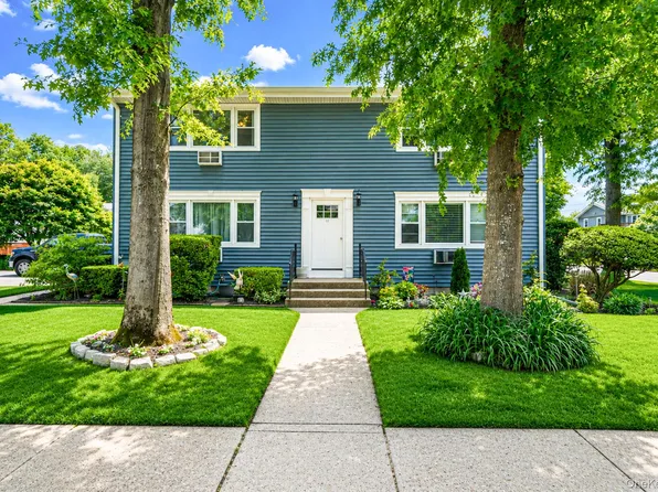 11 Toehee Place #2B, Islip, NY 11715