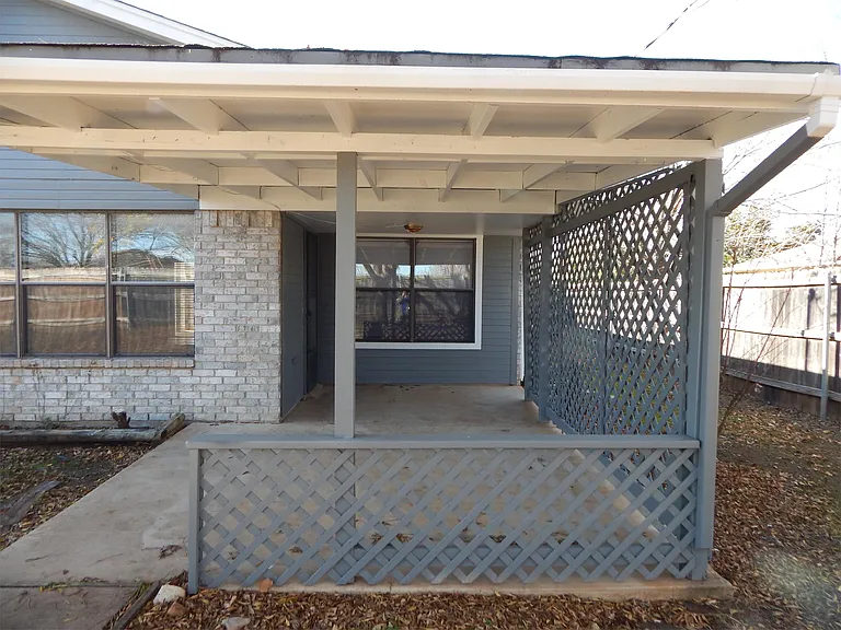 4503 River Oaks Dr — Photo 1